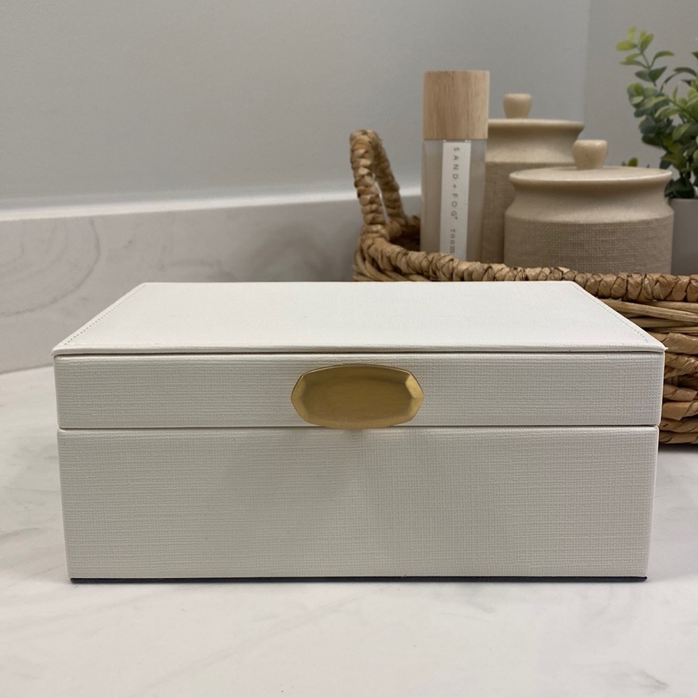 NWT Kendra Scott x Target faux leather white jewelry box